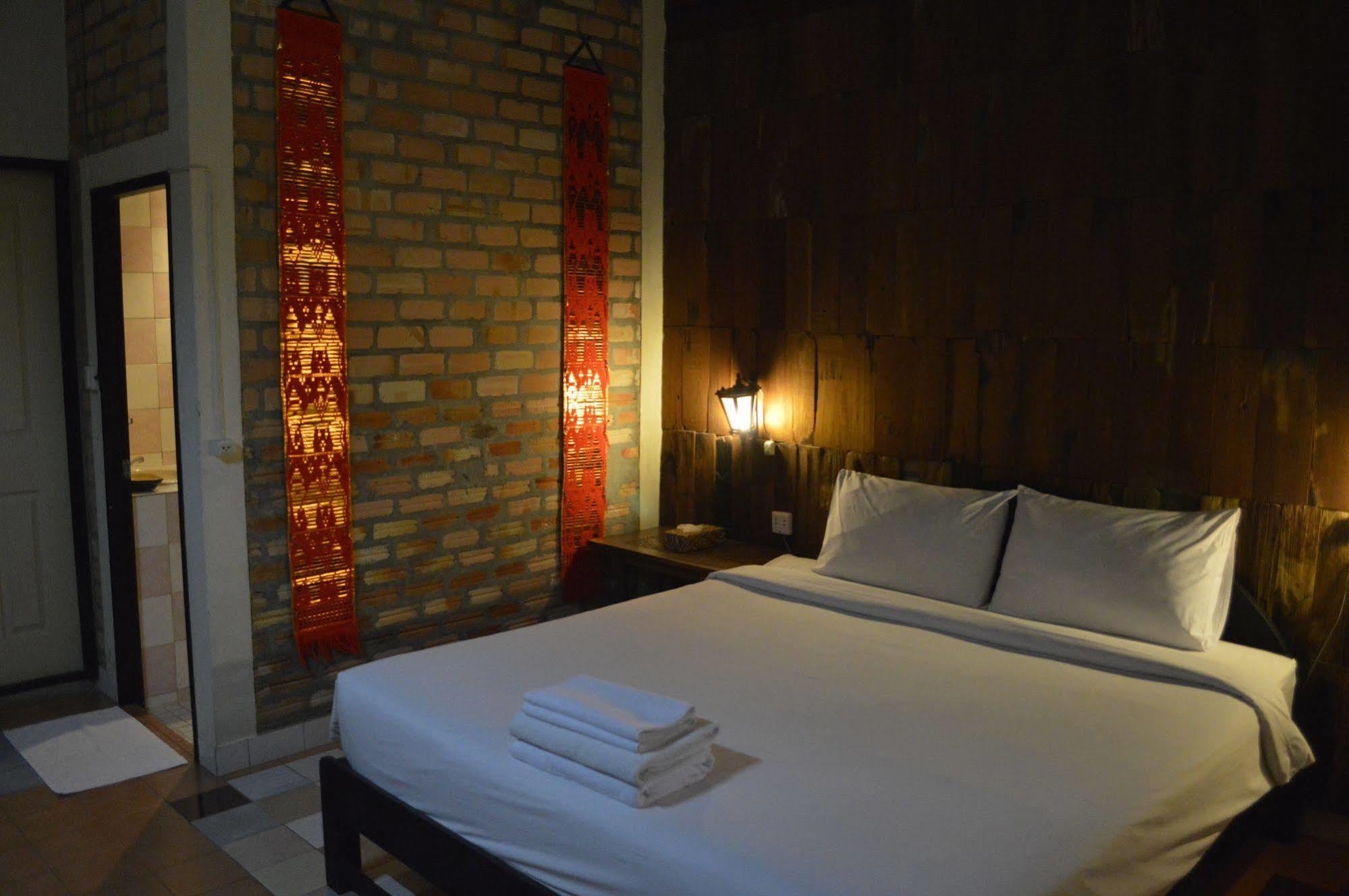 Baan Thai Homestay By Bgb Villas Strand Kata Exterior foto