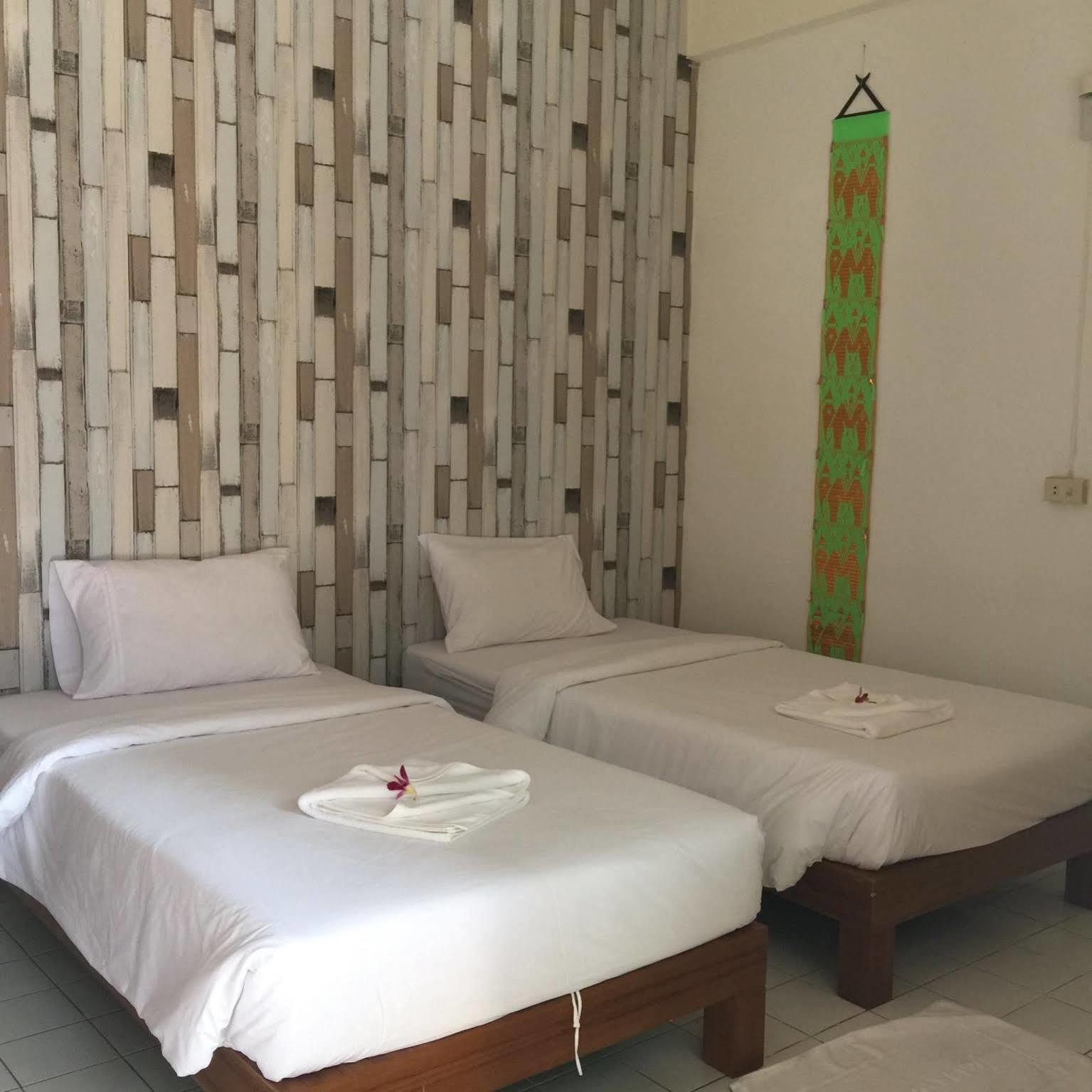 Baan Thai Homestay By Bgb Villas Strand Kata Exterior foto